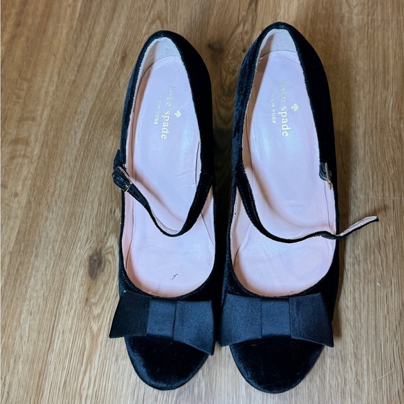 Kate Spade Black Heels with Bow Accent - Picture 10 of 13